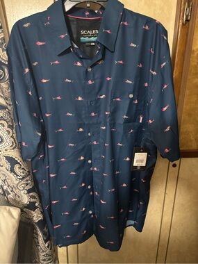 Scales Men's Navy Short-Sleeve Button-Down Shirt - Pink Fish Print